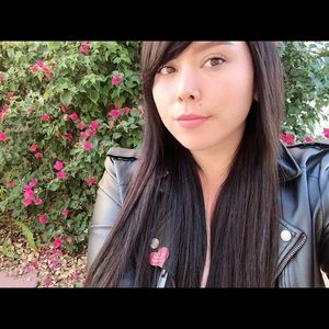 Meet your Posher, Adara